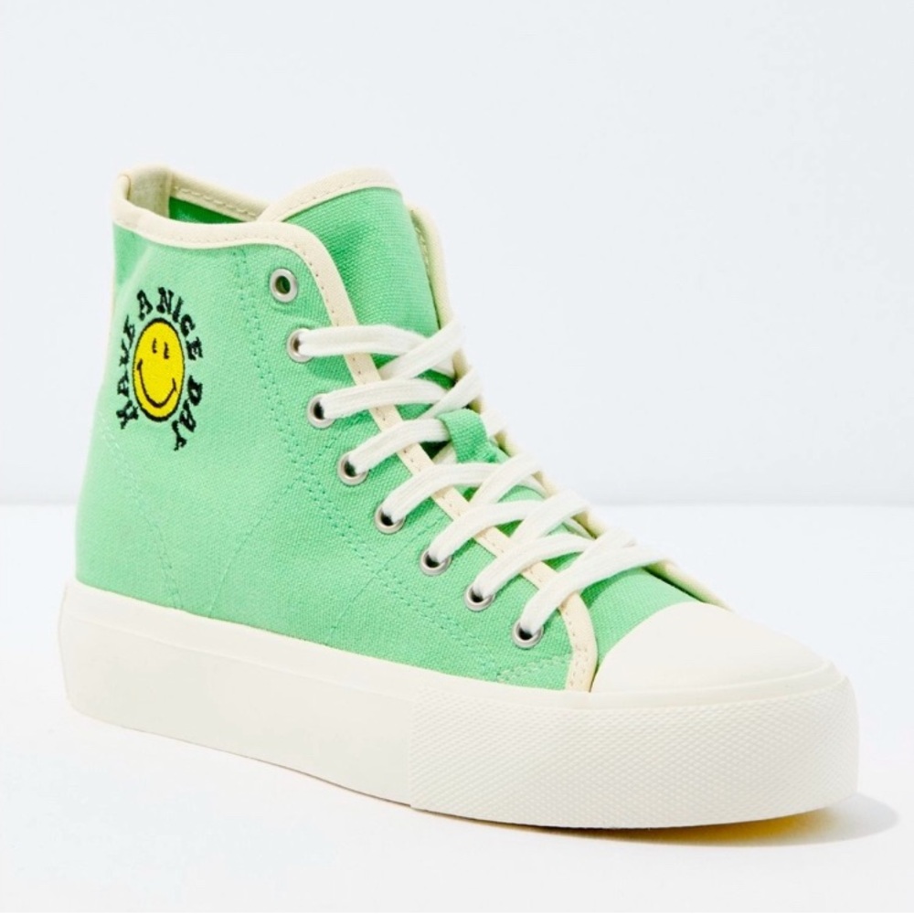 LMT: American Eagle Outfitters High-Top Sneakers w/Embroidery Smiley 🙂